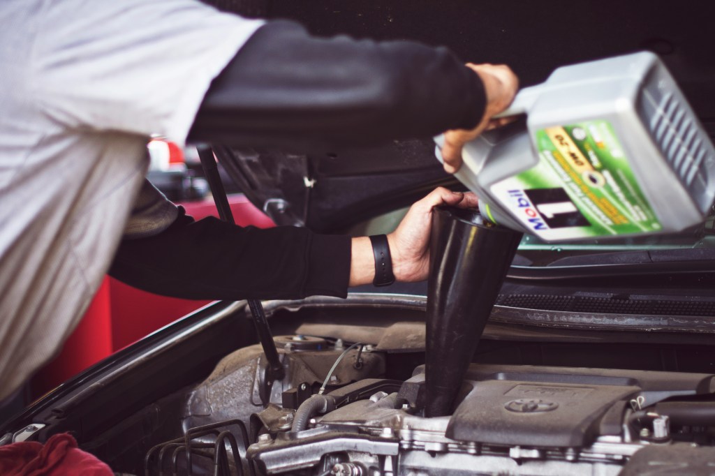 Do Dealerships Overcharge for Oil&nbsp;Changes?